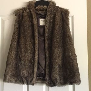 A&F Faux fur vest
